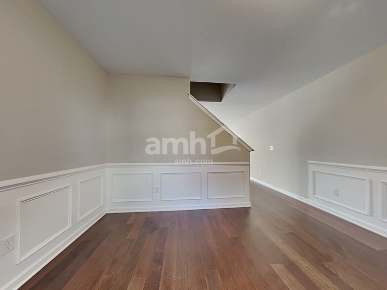Building Photo - 4983 Old Towne Village Cir