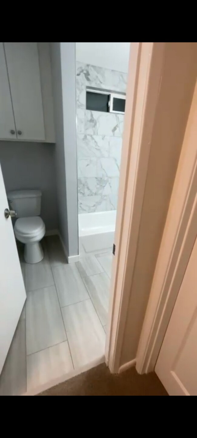 Building Photo - 12827 Glenwood Ave SW