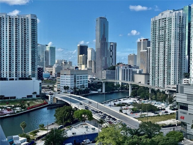 Building Photo - 88 SW 7th St