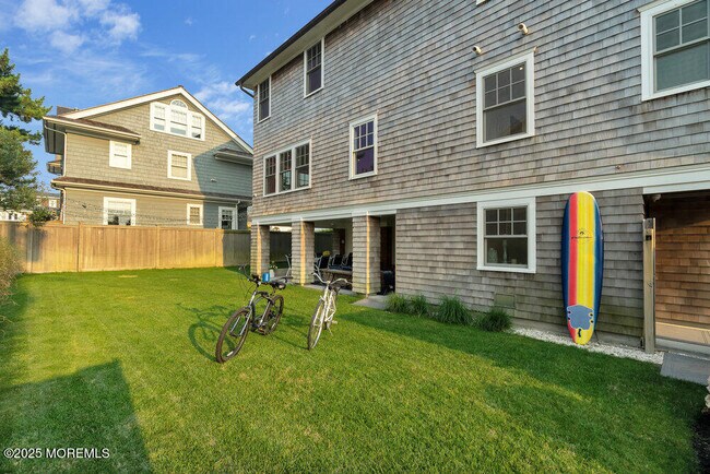 Building Photo - 985 Ocean Ave