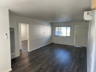 Building Photo - 811 1/2 W Main St