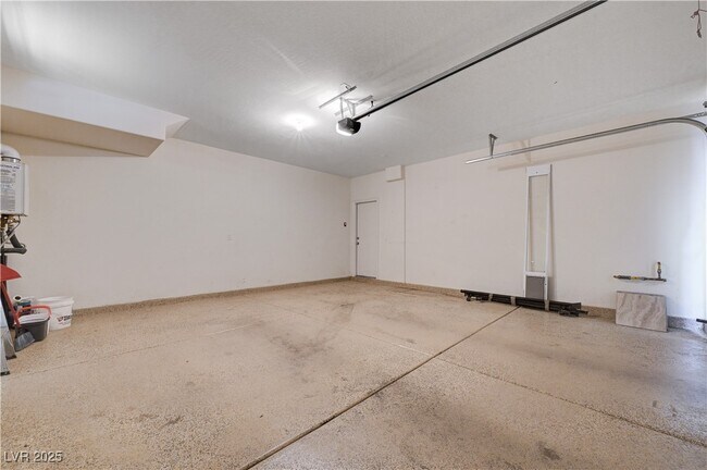 Building Photo - 10512 Mann St