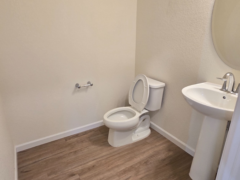 Building Photo - 1551 Spring Water Pt