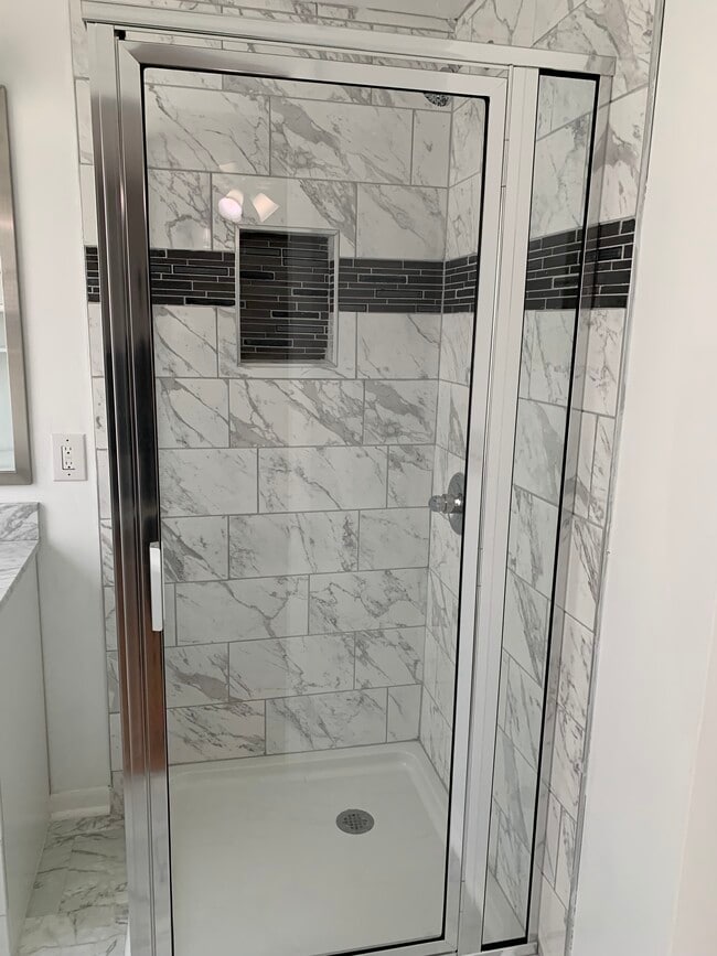 Building Photo - 2431 Shadowood Dr