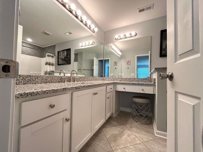 Building Photo - Remodeled 2 Bedroom, 2 Bath Furnished Cond...