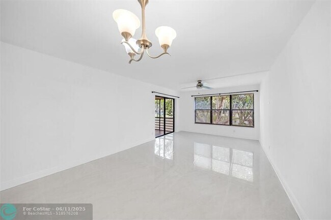 Building Photo - 2300 S Cypress Bend Dr