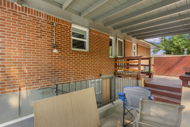 Building Photo - 1416 Chrisway Dr