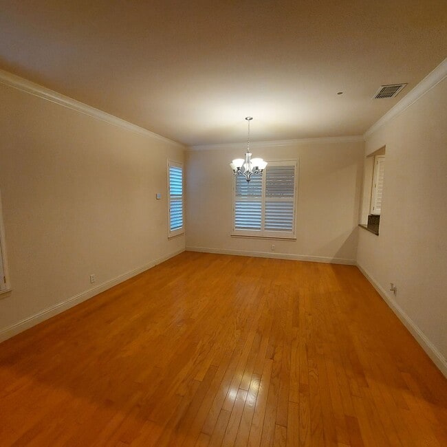 Building Photo - 2604 Javan Ln