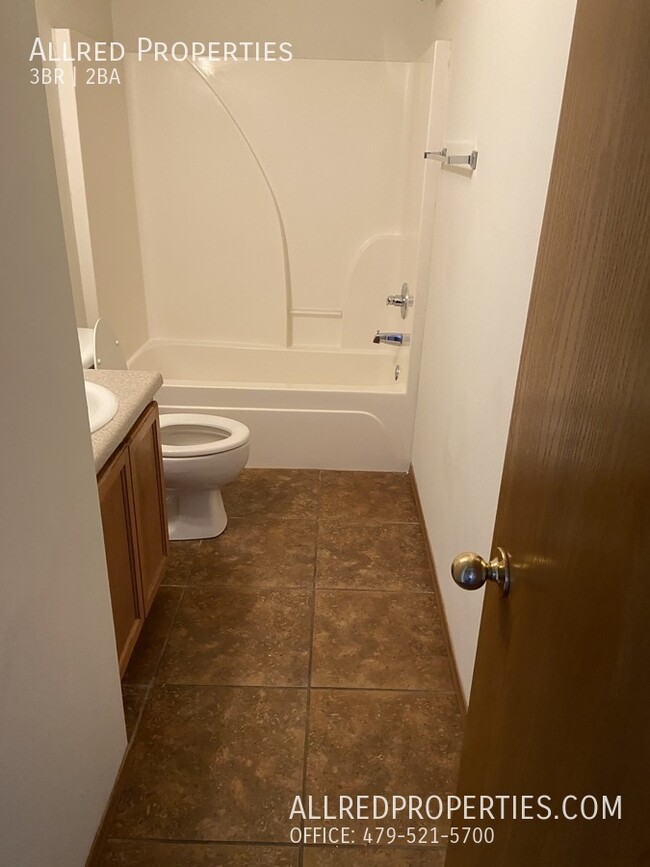 Building Photo - 305 E Asher Ct