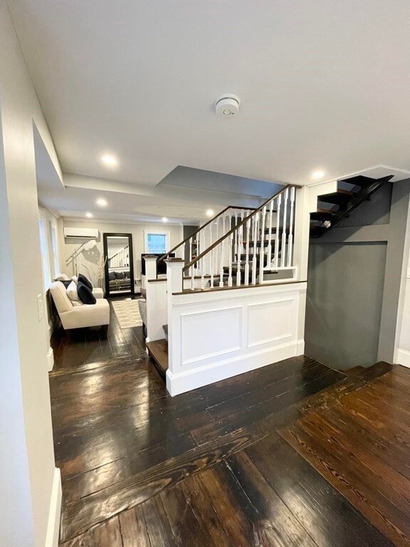 Building Photo - 36 Joy St