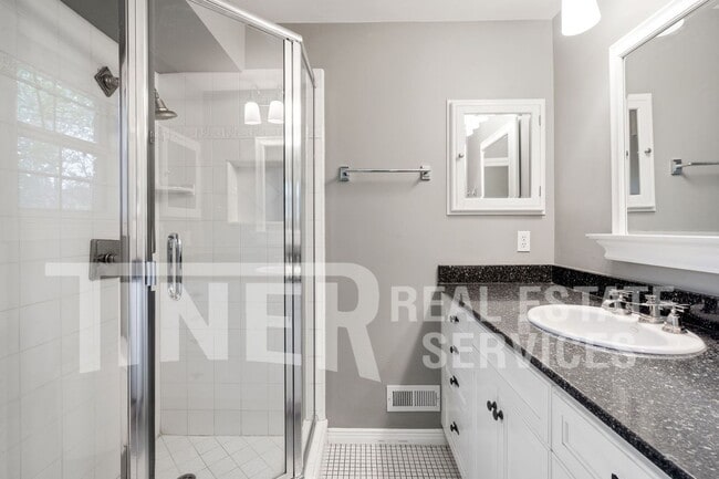 Building Photo - 801 46th St