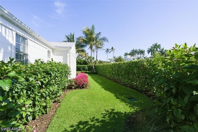 Building Photo - 92 10th Ave S