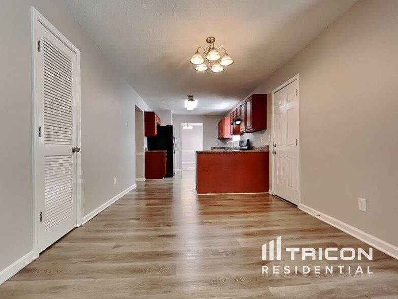 Building Photo - 3885 Riverview Bend