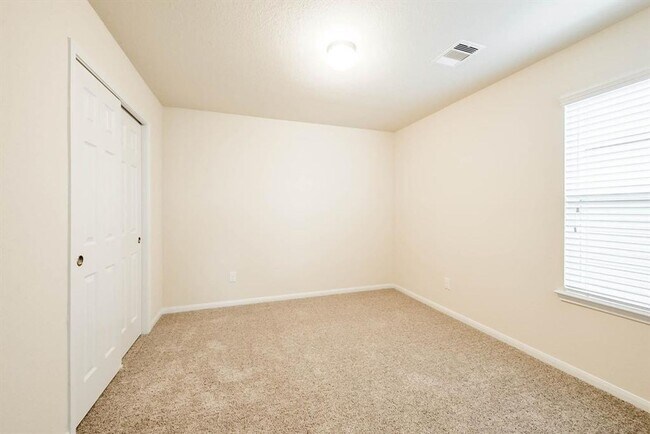 Building Photo - Beautiful stone front 4 bedroom, 3 bath home has bay windows in breakfast nook & master. It is on...