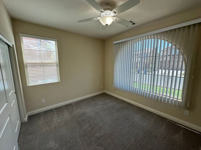 Building Photo - Spacious House