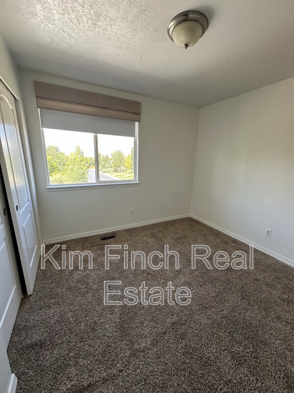Building Photo - 9820 Deep Creek Dr