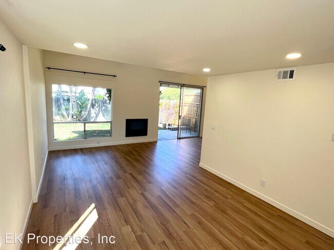 Building Photo - 2 br, 2.5 bath House - 140 Coop St