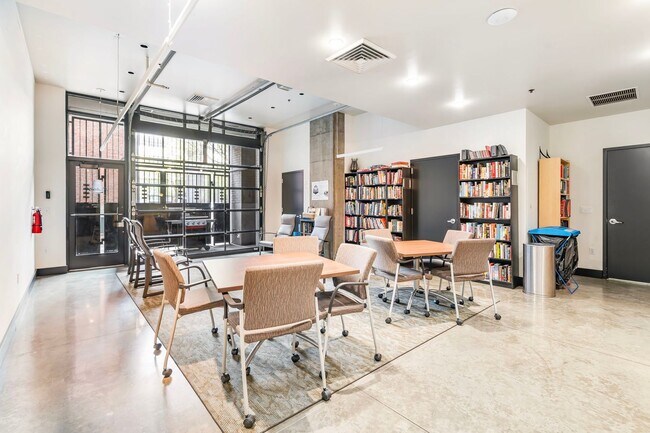 Building Photo - ELI713