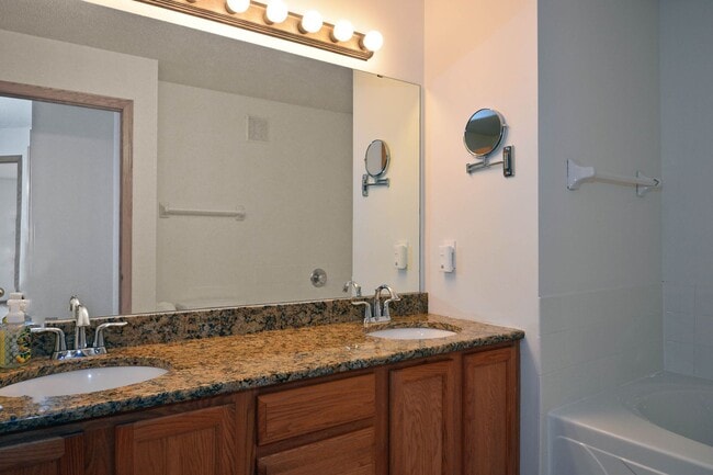 Building Photo - 17081 Eagleview Way