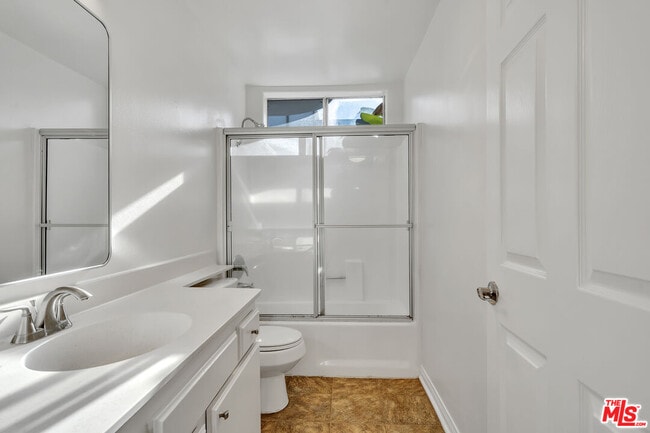 Building Photo - 2050 S Bentley Ave