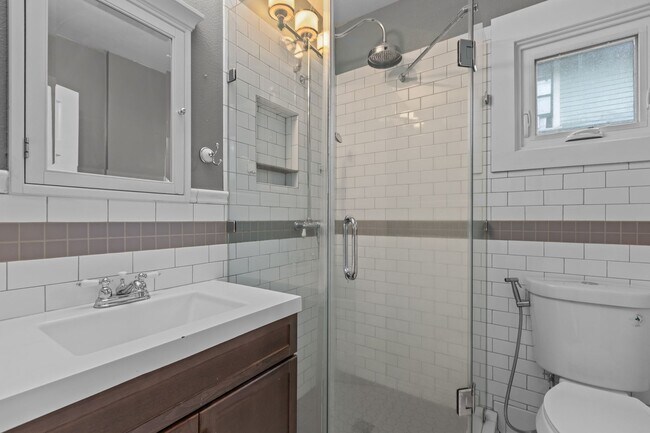 Building Photo - Classic Tacoma Charm with Room to Breathe....