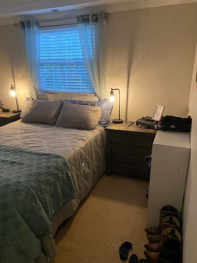 Building Photo - Charming 2-bedroom, 1-bathroom home locate...