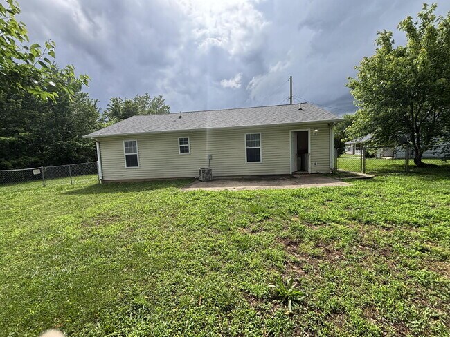 Building Photo - Half off rent in August