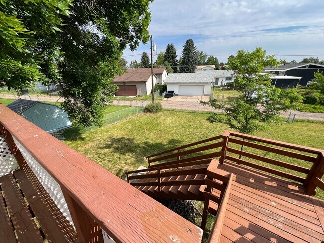 Building Photo - 25% OFF FIRST MONTHS RENT - Beautiful 4 be...
