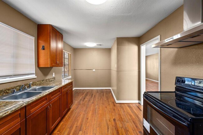 Building Photo - 3444 Blodgett St