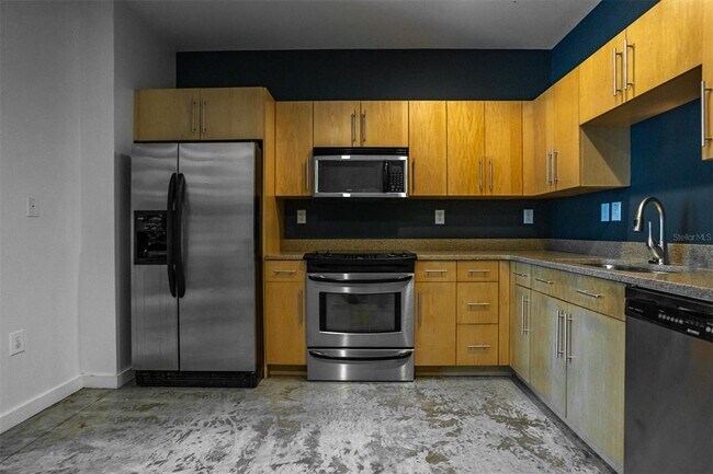 Building Photo - 5008 S MacDill Ave