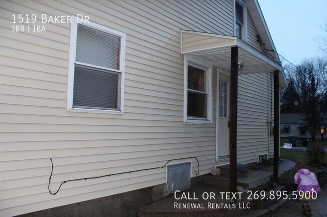 Building Photo - 1519 Baker Dr