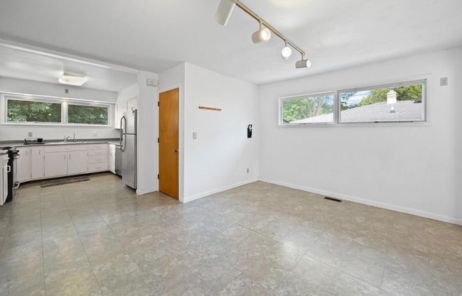 Building Photo - 4-Bedroom 2-bath in West Lafayette!