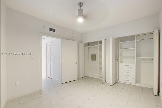 Building Photo - 1756 N Bayshore Dr