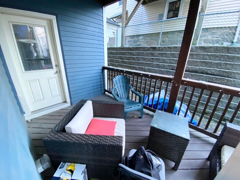 Building Photo - 178 Hillside St