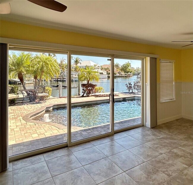 Building Photo - 5541 Bayou Grande Blvd NE