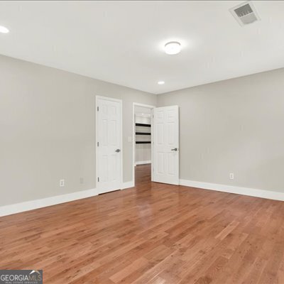 Building Photo - 3270 Brookview Dr