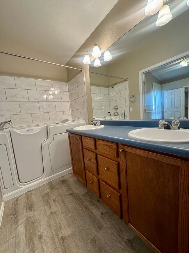 Building Photo - Beautiful home in Pulpit Rock with Stunning Mountain Views