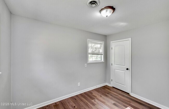 Building Photo - 823 Dunton Rd