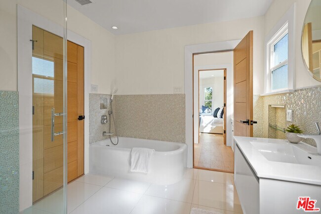 Building Photo - 665 McCadden Pl