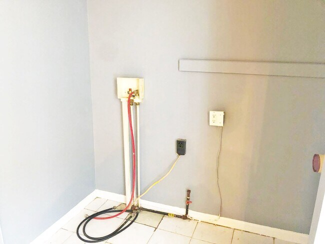 Building Photo - 7815 Jeffries Ave