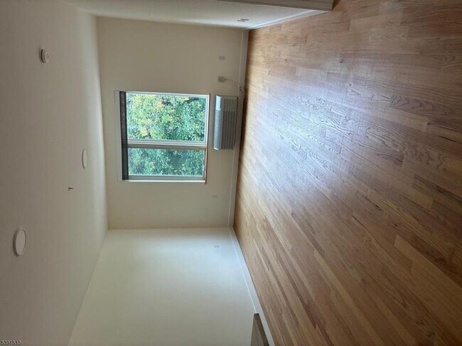 Building Photo - 1435 51st St