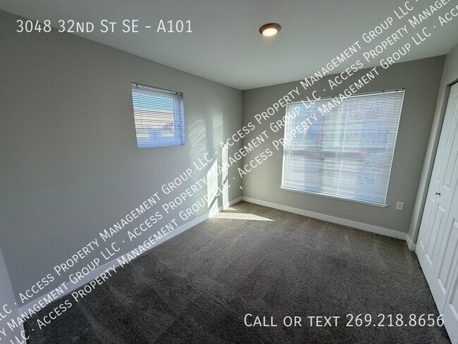 Building Photo - 3048 32nd St SE
