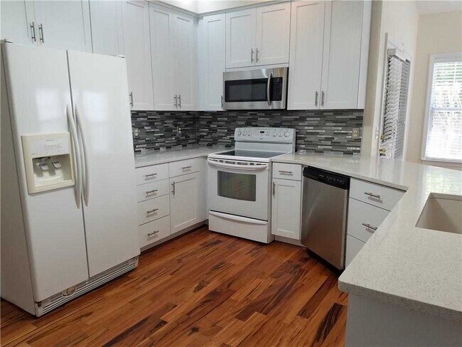 Building Photo - 6000 Carlow Ct SE