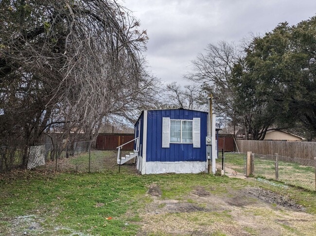 Building Photo - 904 Quail Run