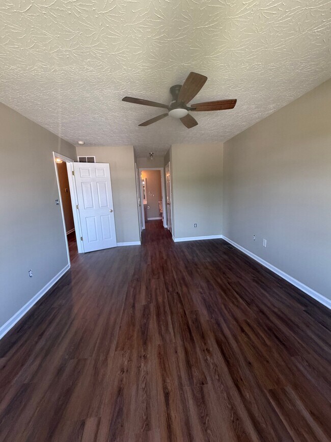 Building Photo - 128 Bay Hill Dr