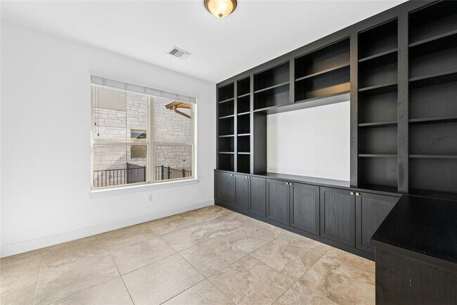 Building Photo - 404 Highland Village Dr