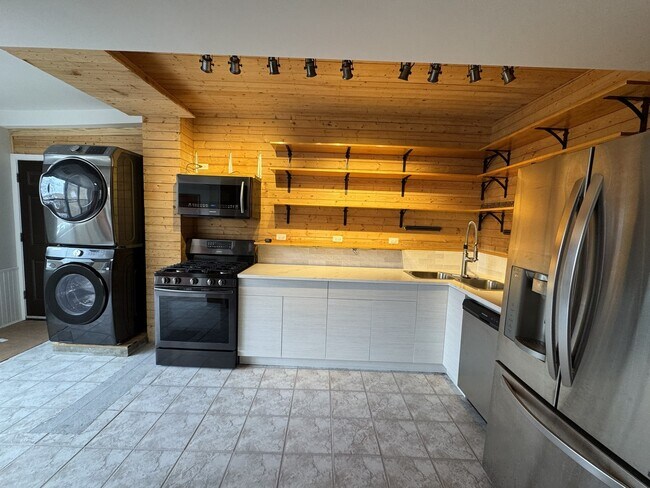 Building Photo - 5816 W Higgins Ave