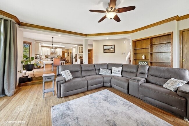 Building Photo - 905 Shelly Ln