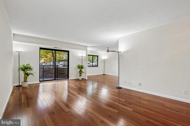 Building Photo - 5904 Mt Eagle Dr