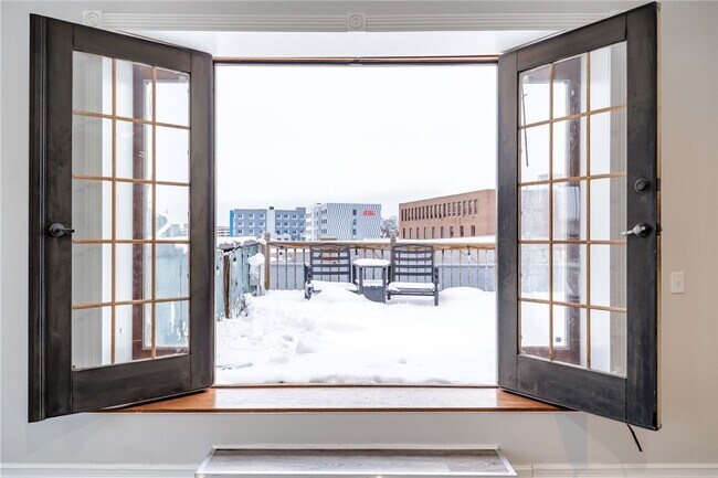 Building Photo - 186 Monroe Ave